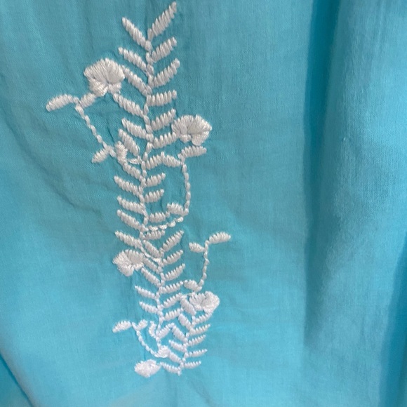 Lilly Pulitzer Tamryn Embroidered Ibiza Blur Blouse with White Floral Detail - Picture 6 of 7